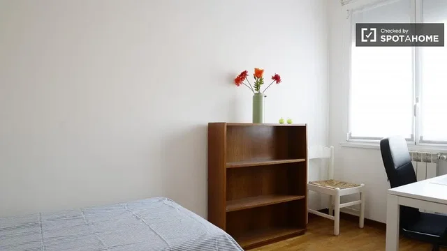 Schlafzimmer; holzboden, tageslicht, moderner stil