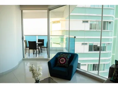 Salon; vue, carrelage, lumière naturelle