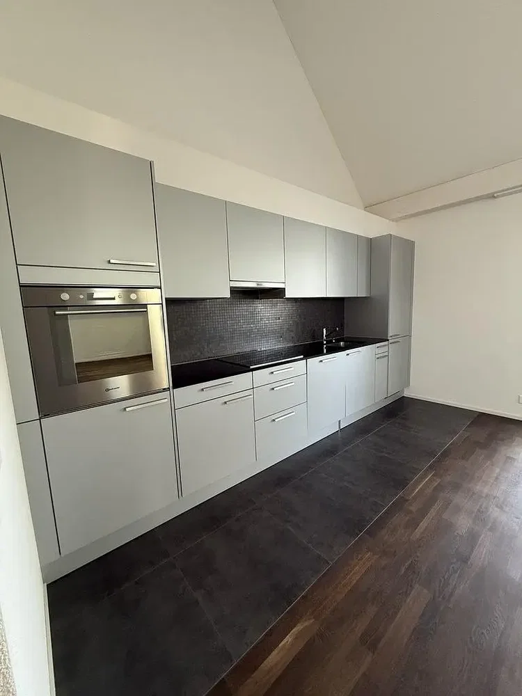 Küche; küchengeräte, fliesenboden, renoviert, tageslicht, moderner stil