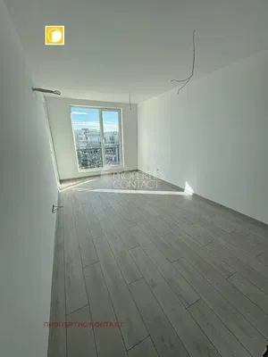 Дневна соба; поглед, дрвени под, природно светло, потребна реновација