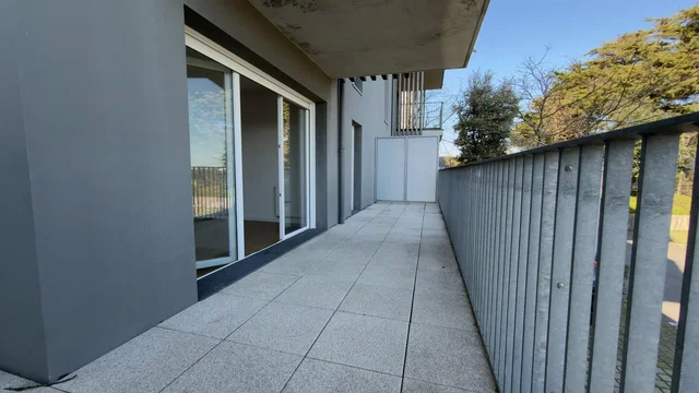 Балкон; поглед, природно светло