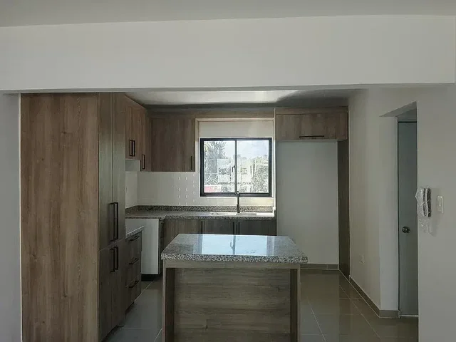 Кухиња; кухињски апарати, природно светло, модерни стил, плочице, реновиран