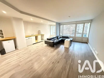 Дневна соба; поглед, природно светло