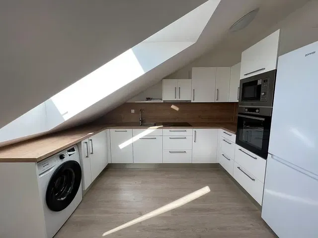 Küche; küchengeräte, tageslicht, moderner stil