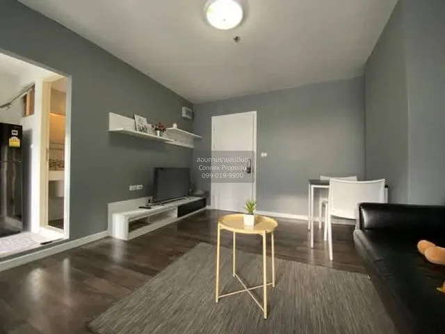 Wohnzimmer; holzboden, tageslicht, moderner stil
