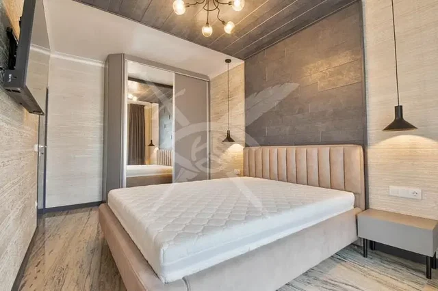 Sypialnia; podłoga drewniana, światło dzienne, styl nowoczesny