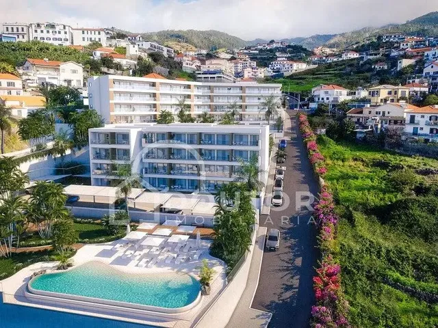 Dům a okolí; výhled