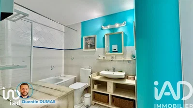 Badezimmer; fliesenboden, renoviert, tageslicht, moderner stil
