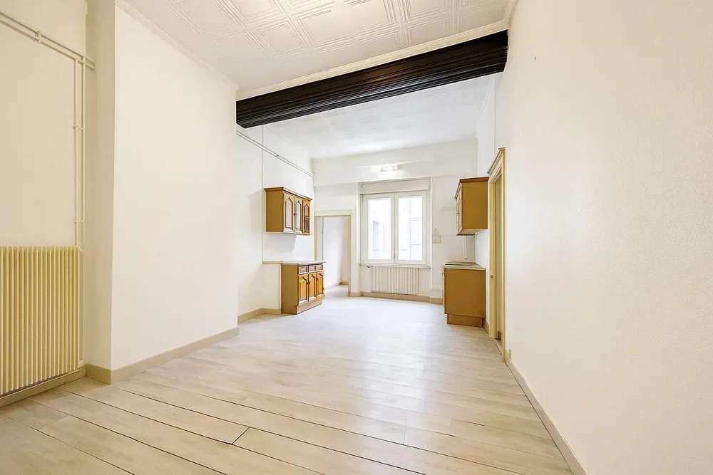 Mutfak; ahşap zemin, doğal ışık