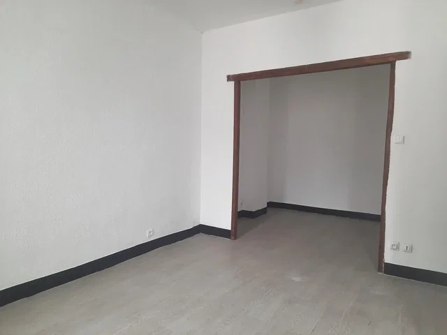 Schlafzimmer; holzboden, tageslicht