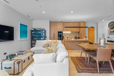 Oturma odası; doğal ışık, modern stil