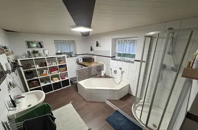 Koupelna; dlažba, přirozené světlo, po rekonstrukci