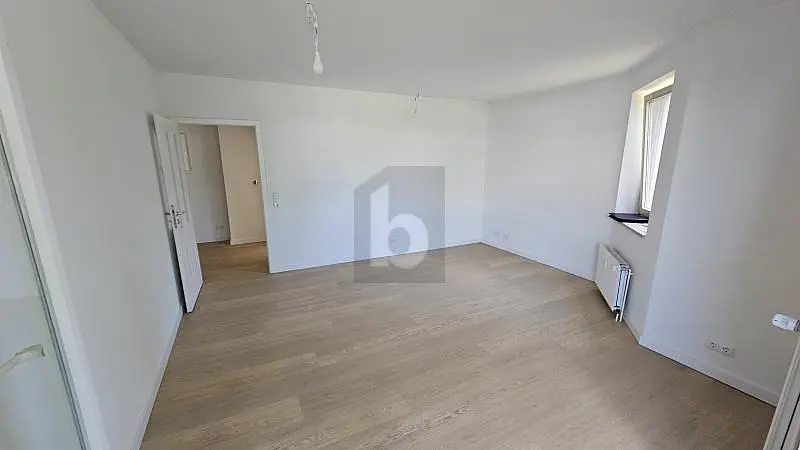 Schlafzimmer; holzboden, tageslicht