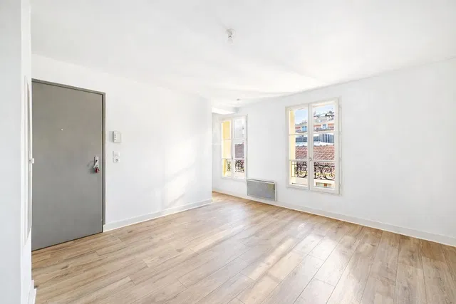 Salon; lumière naturelle, parquet, vue