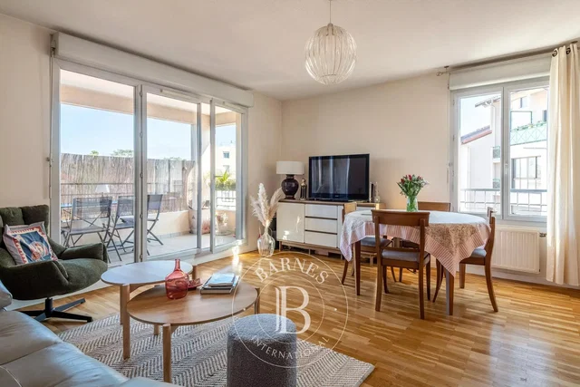 Living room; view, natural light