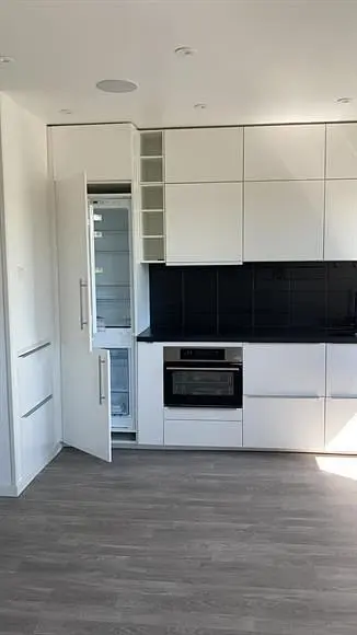 Cuisine; électroménager, lumière naturelle, style moderne