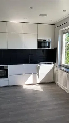 Cuisine; électroménager, lumière naturelle, style moderne, carrelage