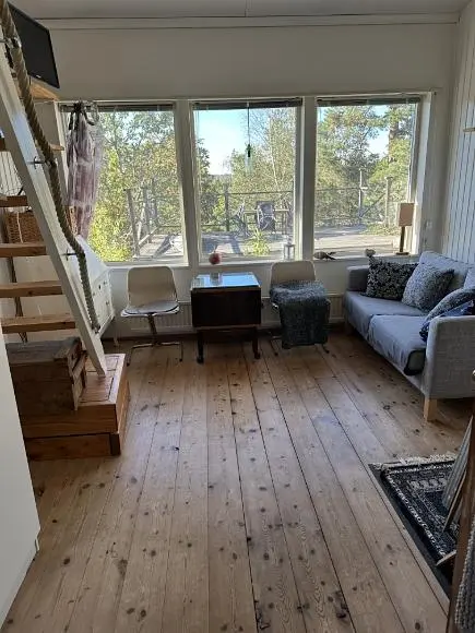 Wohnzimmer; tageslicht, holzboden, blick