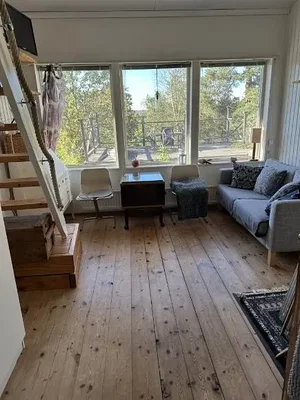 Wohnzimmer; tageslicht, holzboden, blick