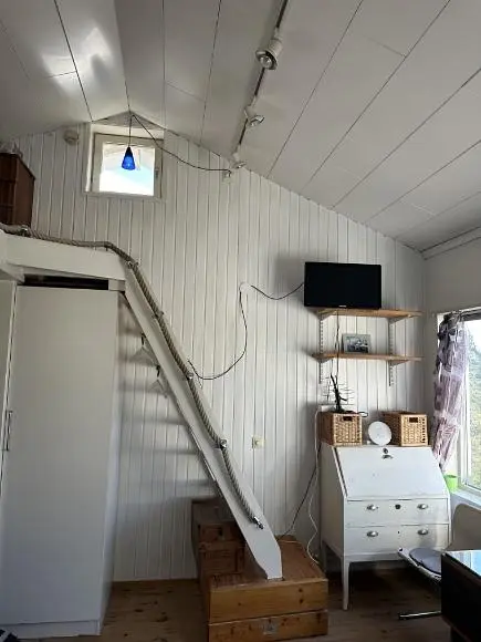 Schlafzimmer; tageslicht, holzboden
