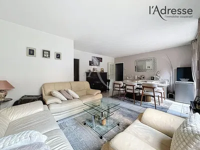 Oturma odası; modern stil, doğal ışık