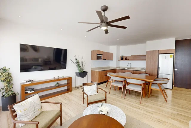 Sala de estar; vista, estilo moderno, luz natural, chão de madeira