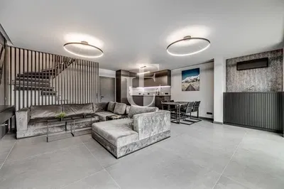 Oturma odası; doğal ışık, modern stil, fayans zemin