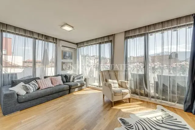 Wohnzimmer; blick, holzboden, tageslicht, moderner stil