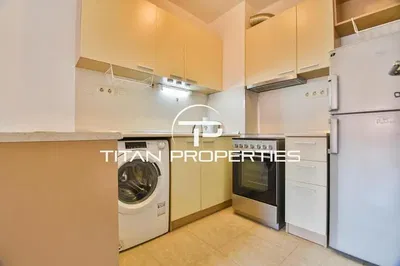 Küche; küchengeräte, fliesenboden, renoviert