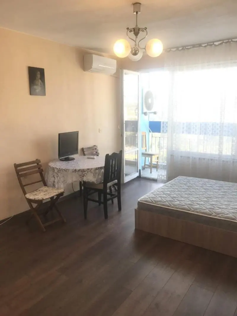 Schlafzimmer; tageslicht, holzboden