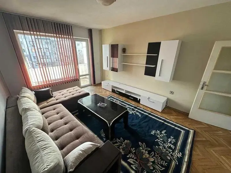 Wohnzimmer; tageslicht, holzboden, moderner stil