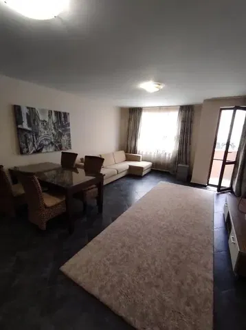 Wohnzimmer; fliesenboden, tageslicht