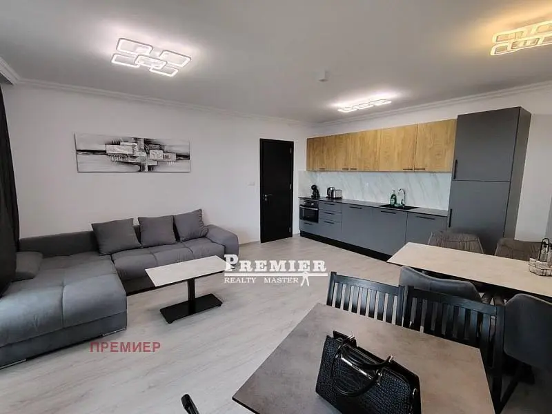 Obývací pokoj; výhled, moderní styl, přirozené světlo