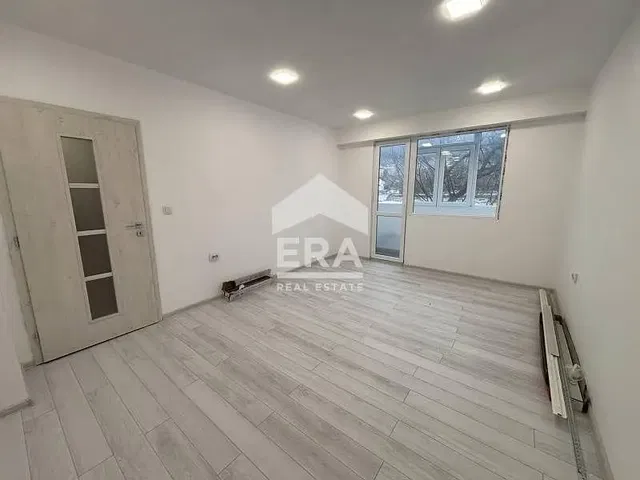 Άλλο; φυσικό φως, ξύλινο πάτωμα, ανακαινισμένο