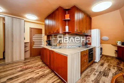 Kuchyně; kuchyňské spotřebiče, dřevěná podlaha