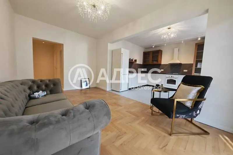 Obývací pokoj; přirozené světlo, moderní styl