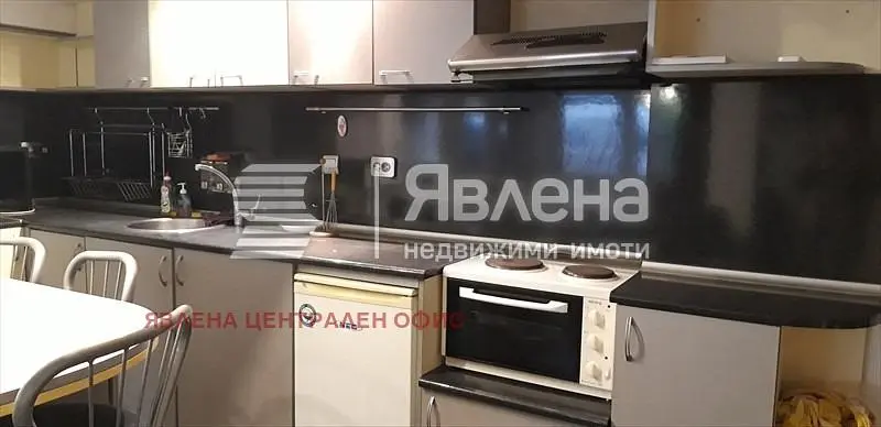 Kuchyně; kuchyňské spotřebiče