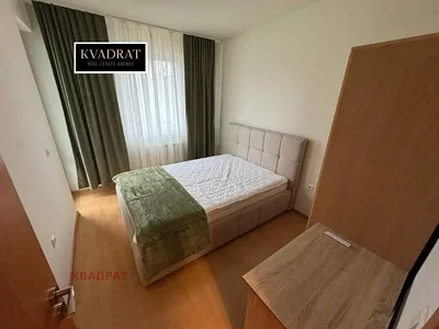 Spavaća soba; prirodno svjetlo, drveni pod