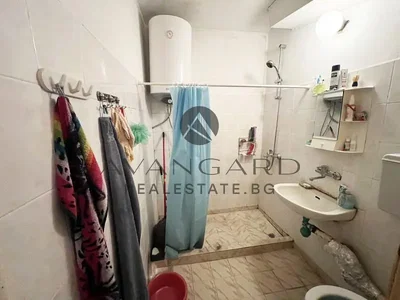 Koupelna; dlažba, ohřívač vody, přirozené světlo, po rekonstrukci
