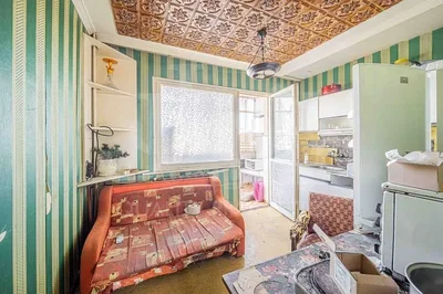 Kuhinja; potrebna renovacija, prirodno svjetlo
