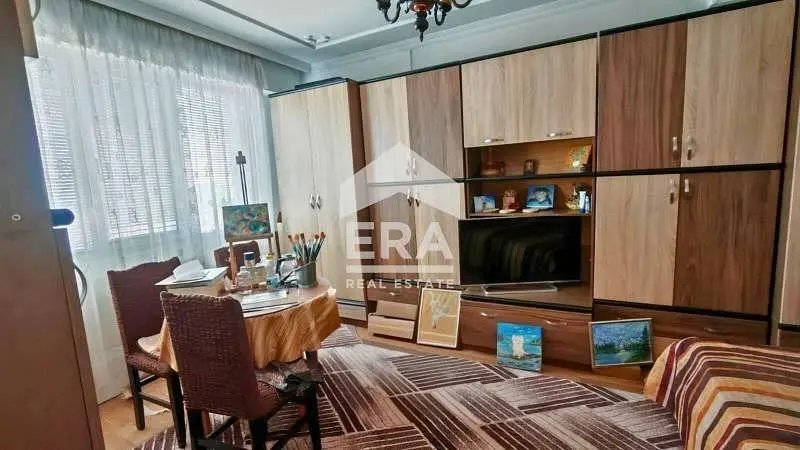 Obývací pokoj; přirozené světlo, moderní styl