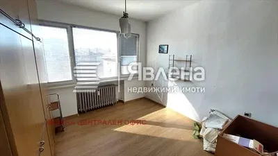 Ostatní; přirozené světlo, dřevěná podlaha