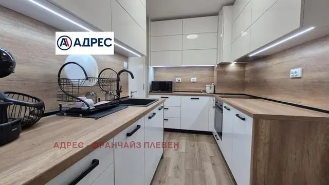Kitchen; kitchen appliances, renovated, natural light