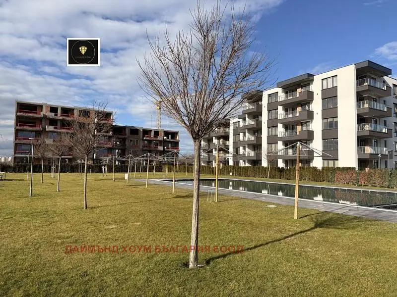 Dům a okolí; výhled