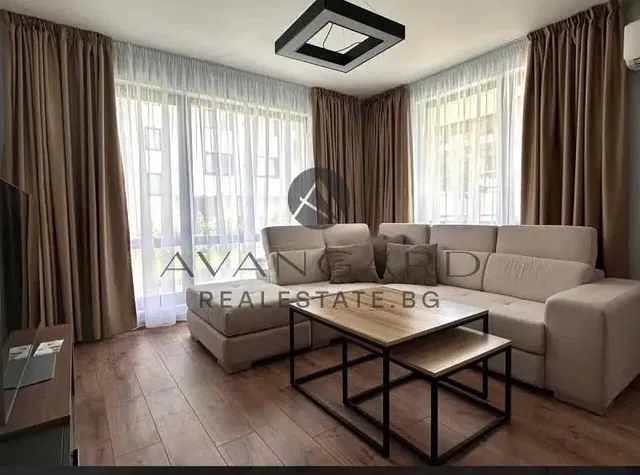 Salón; luz natural, suelo de madera, estilo moderno
