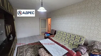 Obývací pokoj; dlažba, nutná rekonstrukce, přirozené světlo