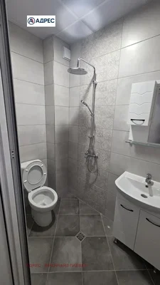 Bagno; pavimento in piastrelle, ristrutturato, luce naturale