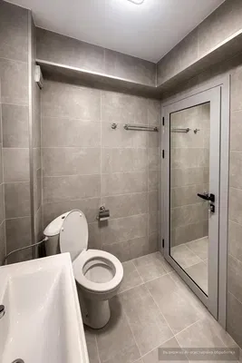 Toilette; fliesenboden