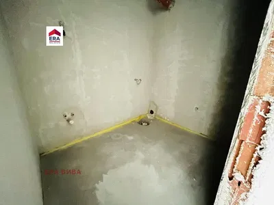 Toilettes; nécessite rénovation