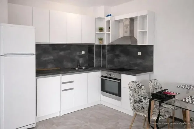 Küche; küchengeräte, moderner stil, tageslicht